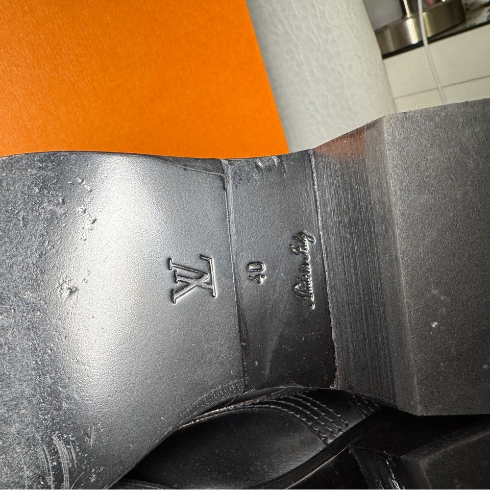 Louis Vuitton Black Leather Sole - Picture 4 of 6